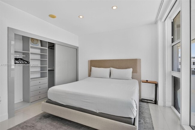 Building Photo - 10275 Collins Ave