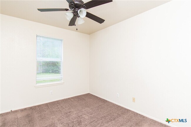 Building Photo - 2014 Cedarhill Dr