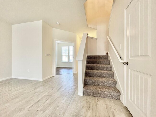 Building Photo - 513 N Heatherwilde Blvd