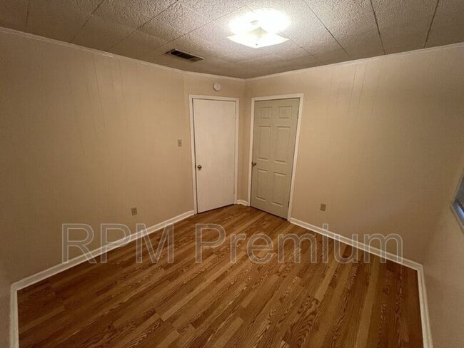 Building Photo - 4143 Nelson St