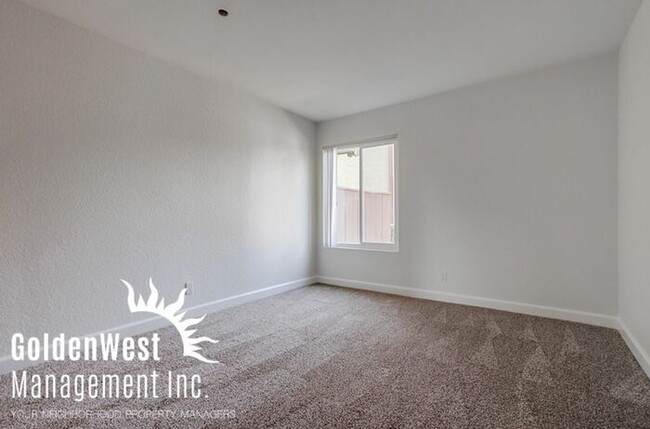 Building Photo - Charming 2Bdm 2Ba Condo Located in the Hea...