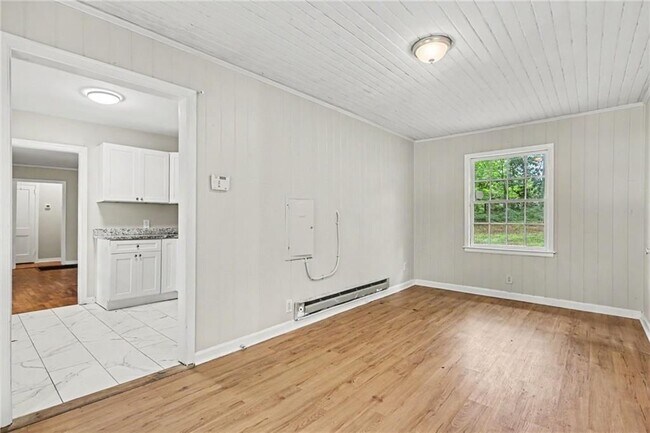 Building Photo - 3743 Poplar Dr