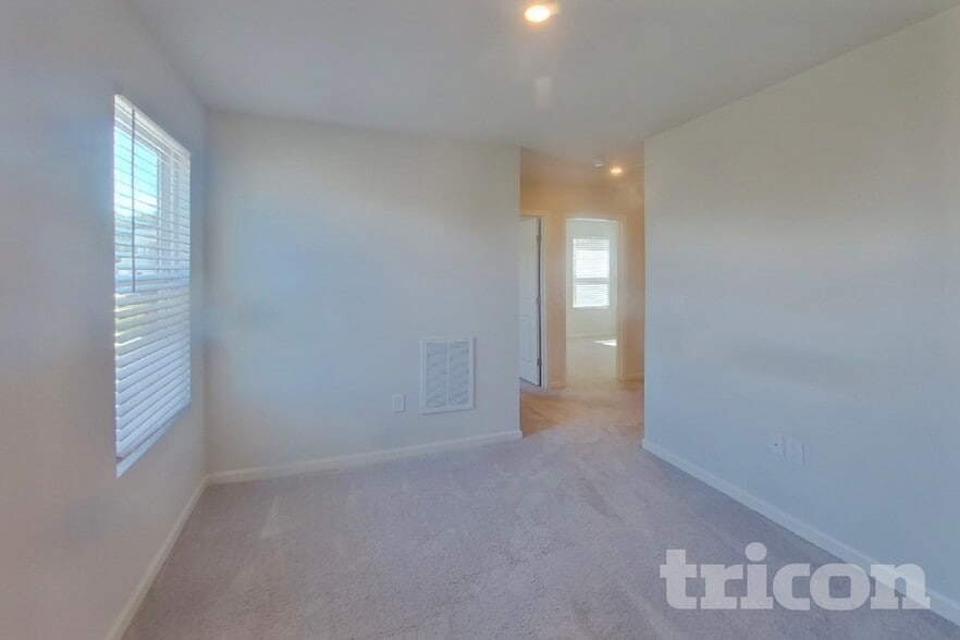 Building Photo - 527 Dayspring Dr