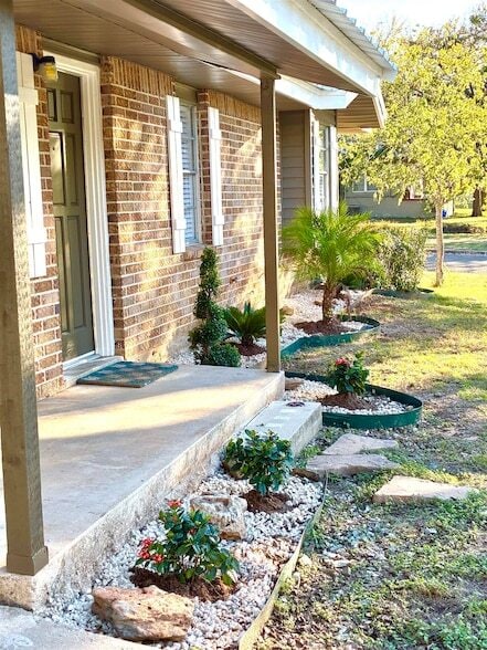 Building Photo - 901 Avenue E