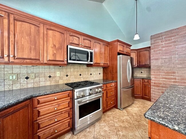 Building Photo - Renovated Entertainer’s Dream in Rancho Pe...