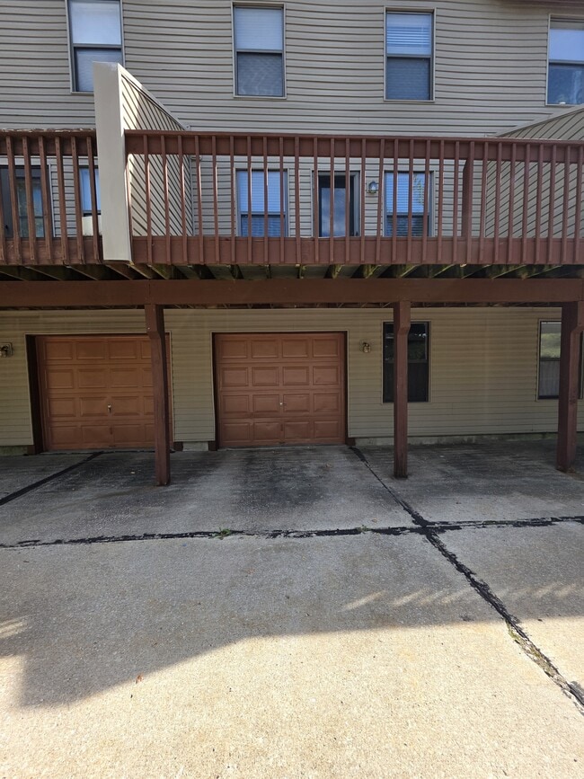 Building Photo - 813 Forest Trace Dr