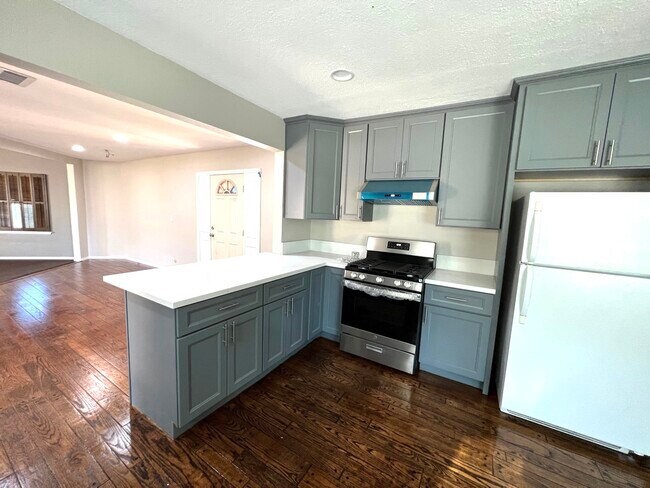 Building Photo - 10600 Andora Ave