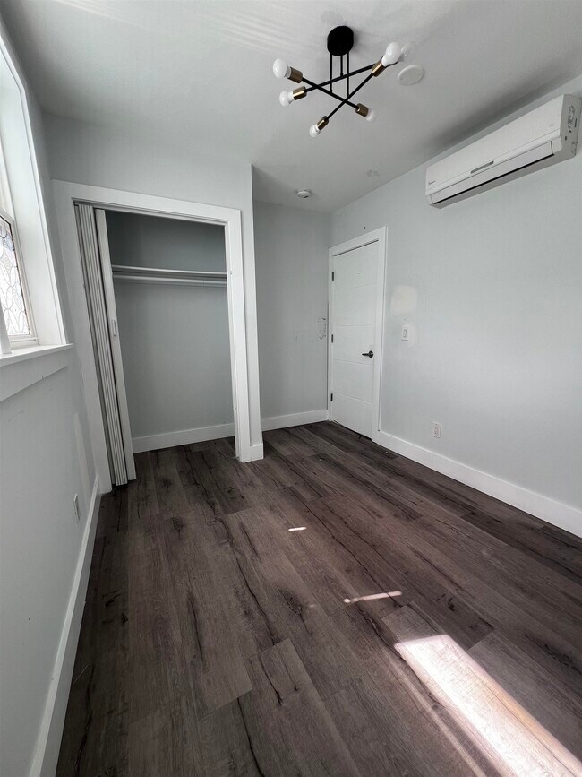 Building Photo - 28 E 47th St
