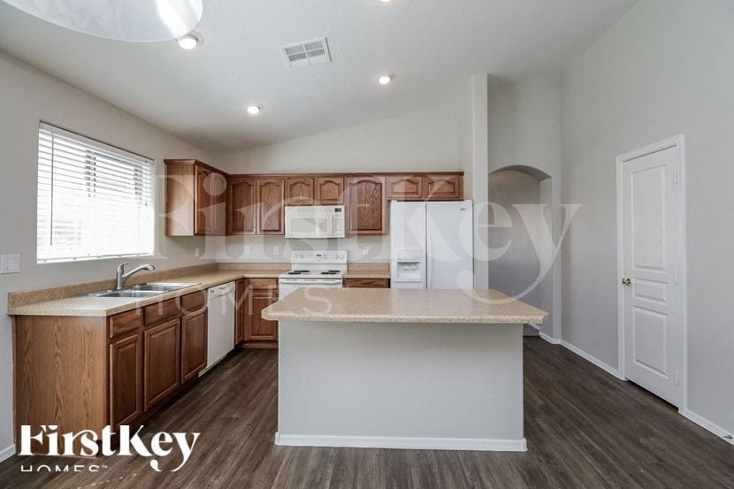 Building Photo - 3849 W South Butte Rd