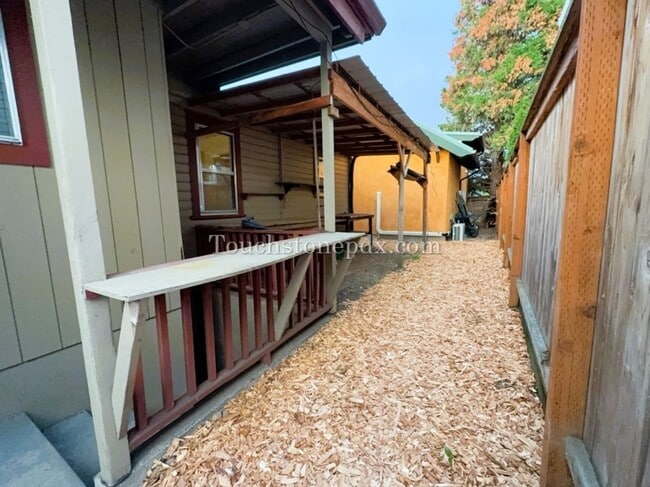 Building Photo - 2BD | 1BA Single Family Home in Woodlawn N...