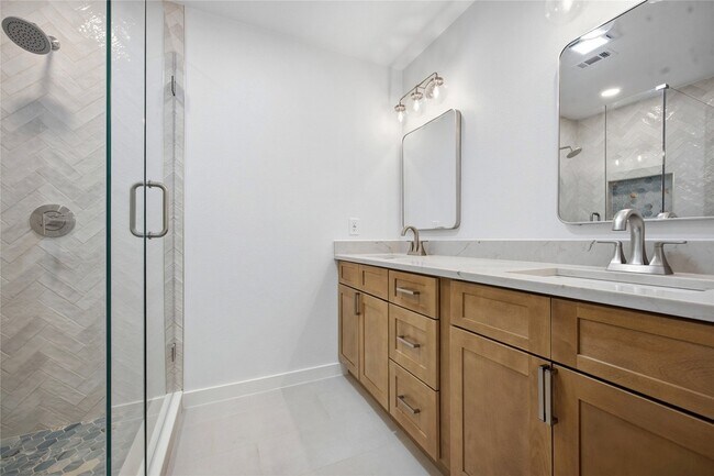 Building Photo - 3013 Conejos Dr