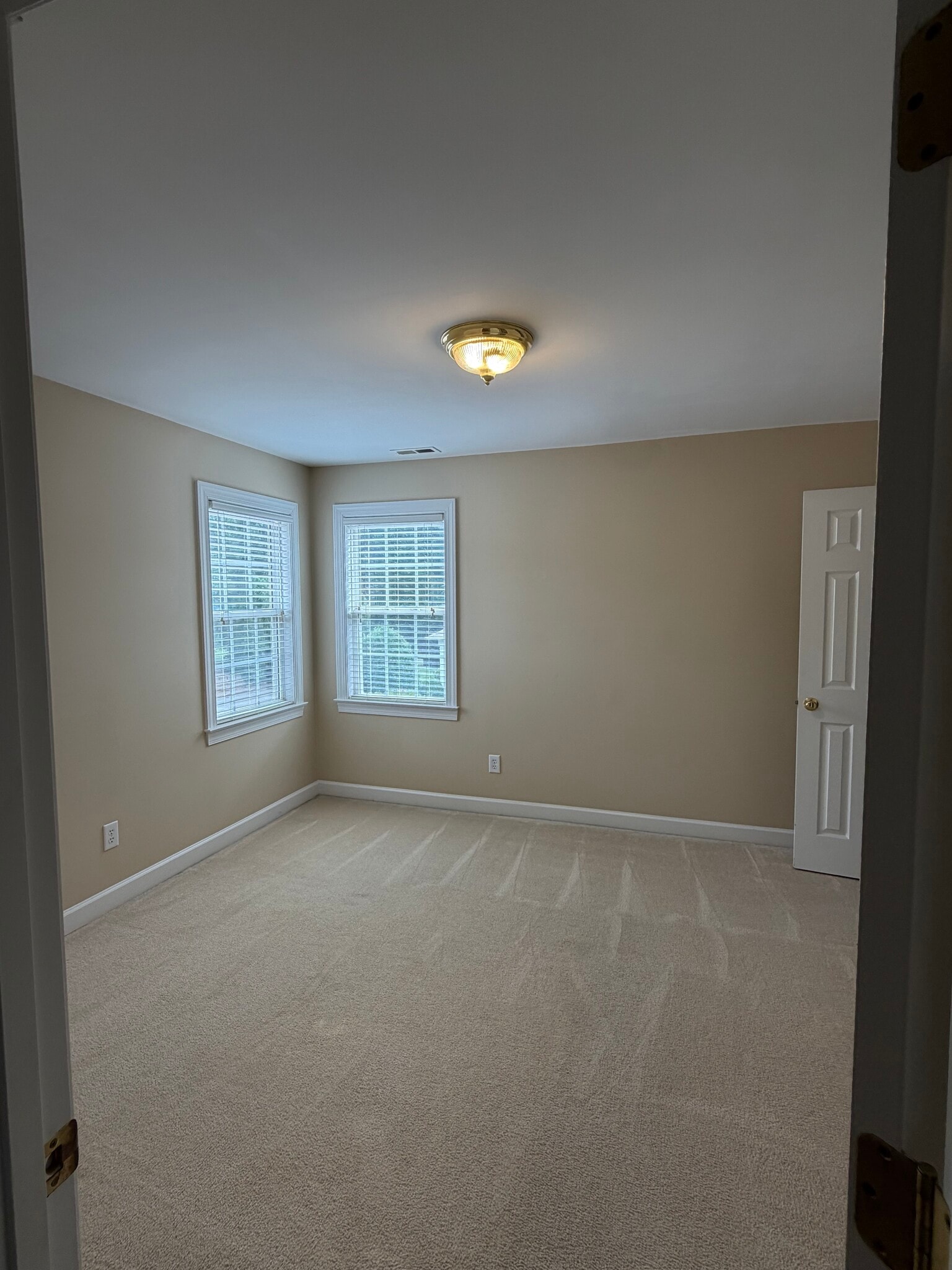 Building Photo - 175 Alpine Ct