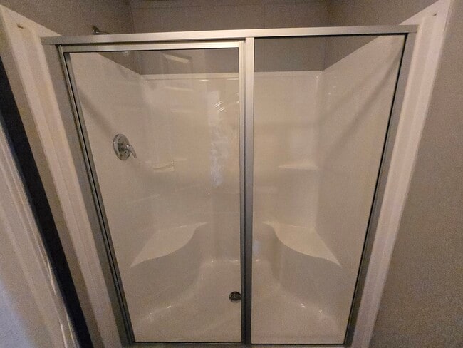 Building Photo - 6001 E Maple