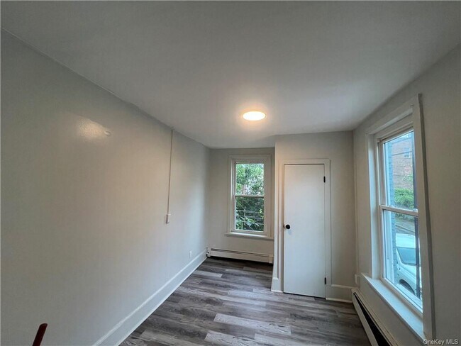 Building Photo - 56 Lander St