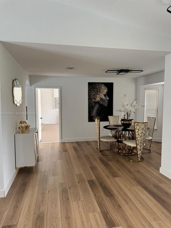 Building Photo - 2359 Kings Crest Rd