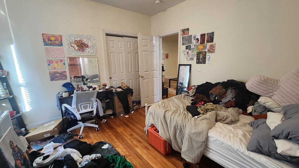 Building Photo - 19 Thatcher St