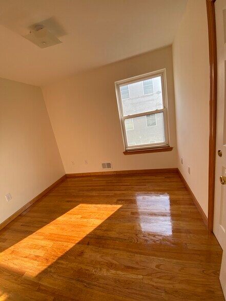 Building Photo - 725 Jersey St