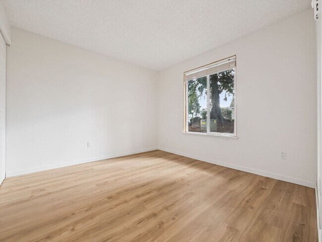 Building Photo - Completely Refreshed Head to Toe!