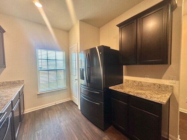 Building Photo - 5 BED 2.5 BATH NEW MANAGEMENT IN JARRELL TX!!!