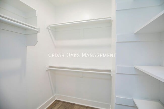 Building Photo - 118 E Mountain St