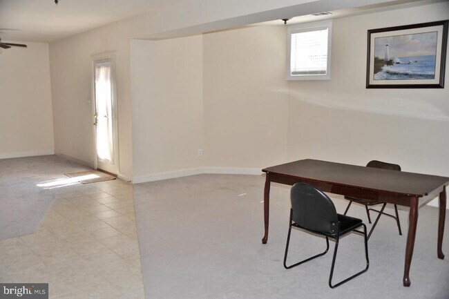 Building Photo - 7582 Venture Dr