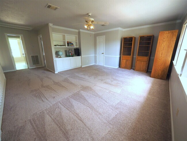 Building Photo - 15122 Greenleaf Ln