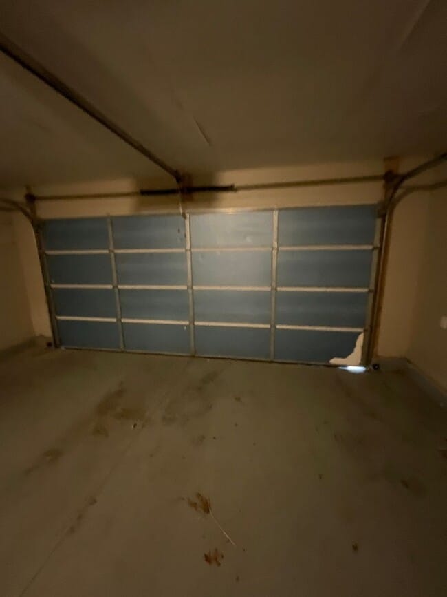 Building Photo - 3 Bedroom 2 Bathroom House Available