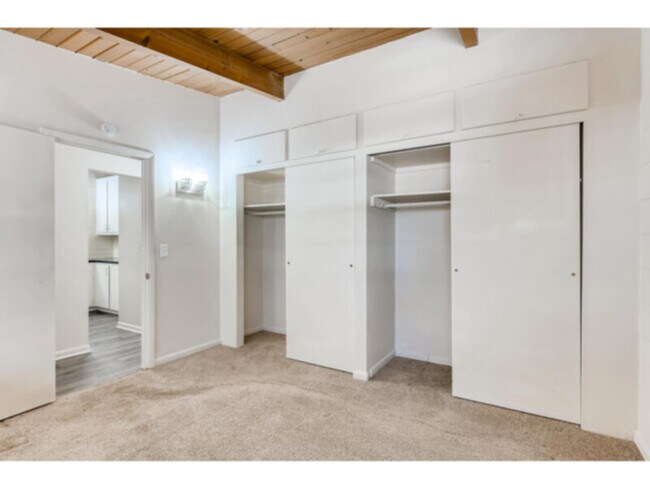 Building Photo - 6075 S Sterne Pkwy