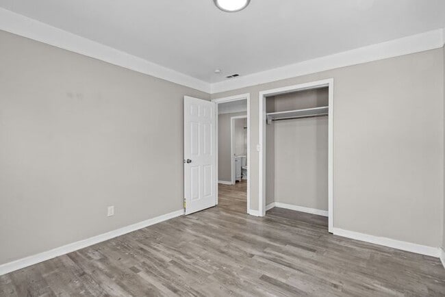Building Photo - Beautifully Updated Ranch with large back ...