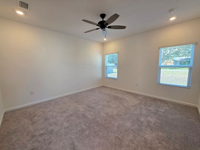 Building Photo - 3BR/2BA home with internet included