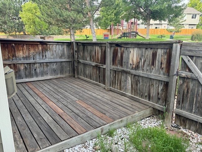 Building Photo - Beautiful End Unit Townhouse In Thornton!
