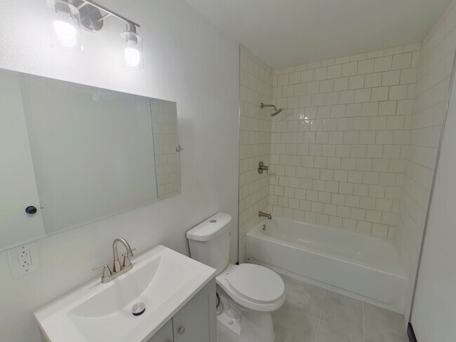 Building Photo - 1842 N Chautauqua St