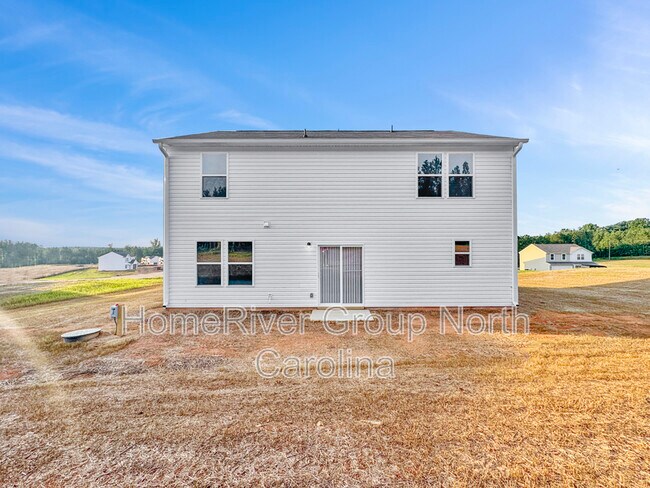 Building Photo - 195 Pine Needle Dr