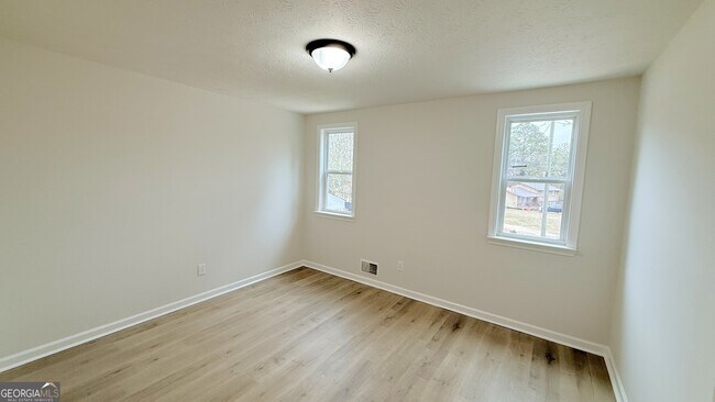 Building Photo - 105 Woodbine Dr