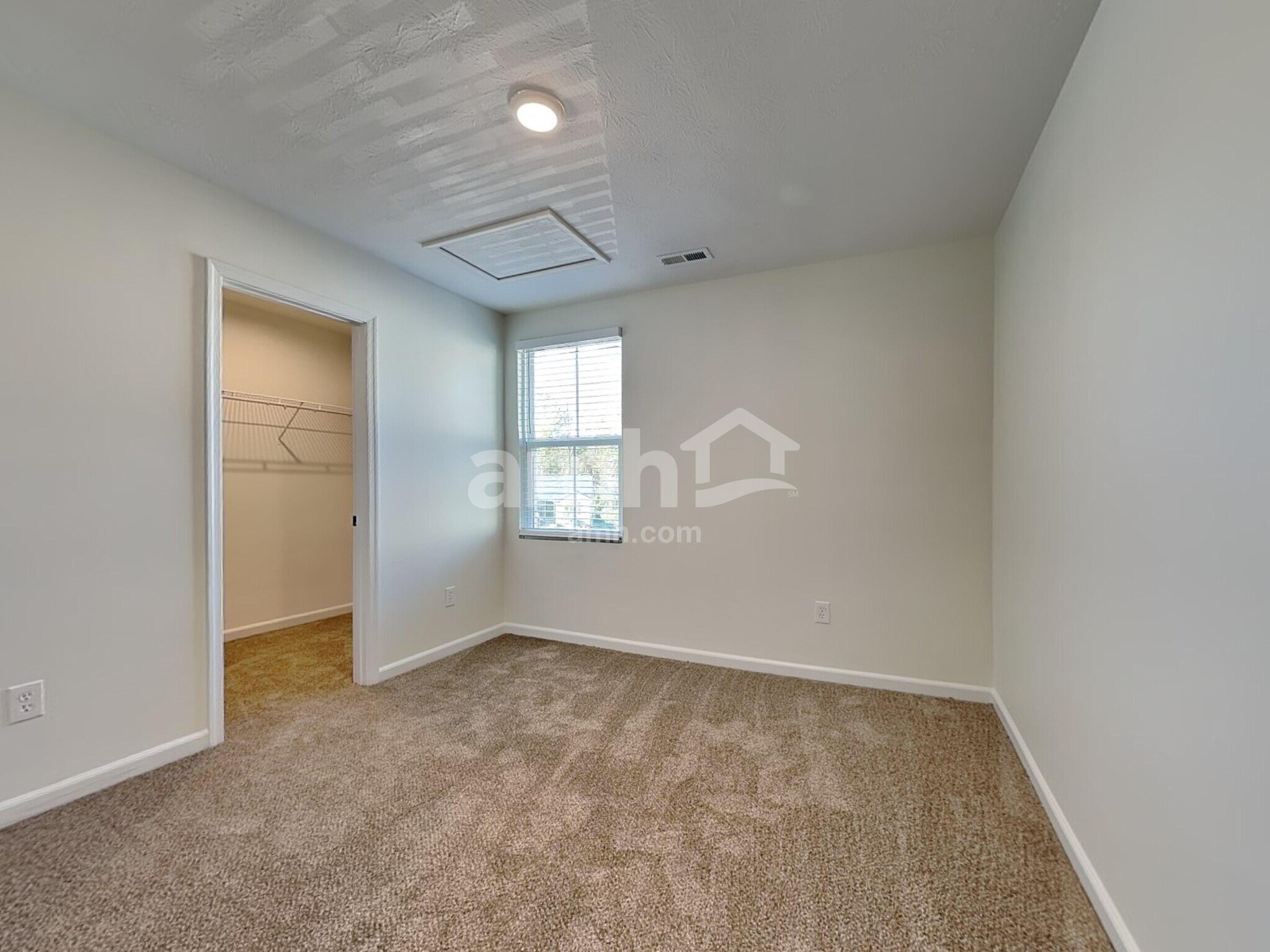 Building Photo - 213 Wooded Ridge Dr