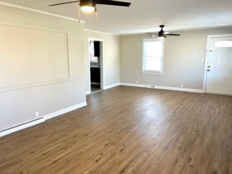 Living Room - 620 N State St