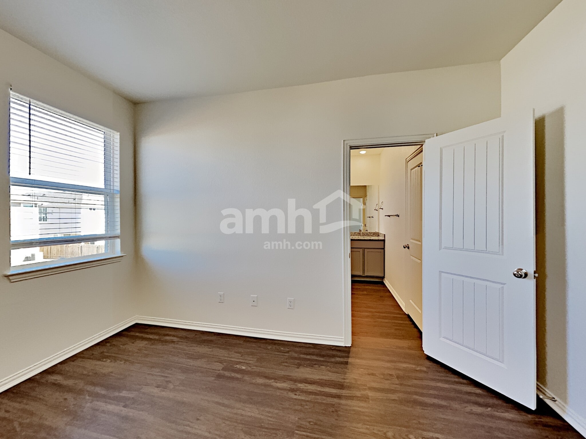 Building Photo - 2721 Meadowood Heights