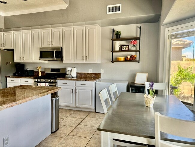 Building Photo - 12768 N Lantern Way