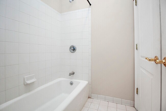 Building Photo - 400 N Church St