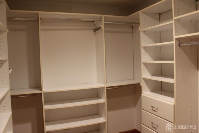 Building Photo - 224 Westgate Dr