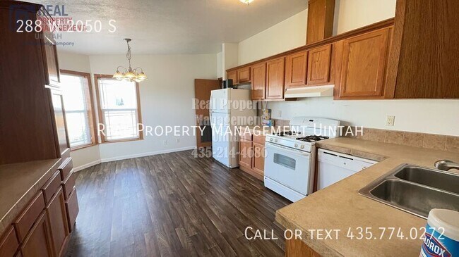 Building Photo - 288 2050 S