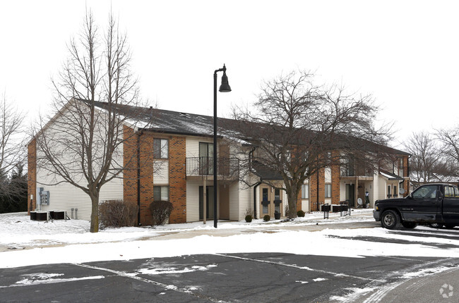 Building Photo - Round Barn Manor