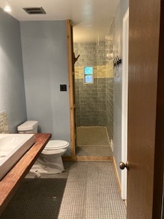 upper level bathroom - 814 Tullahoma Dr