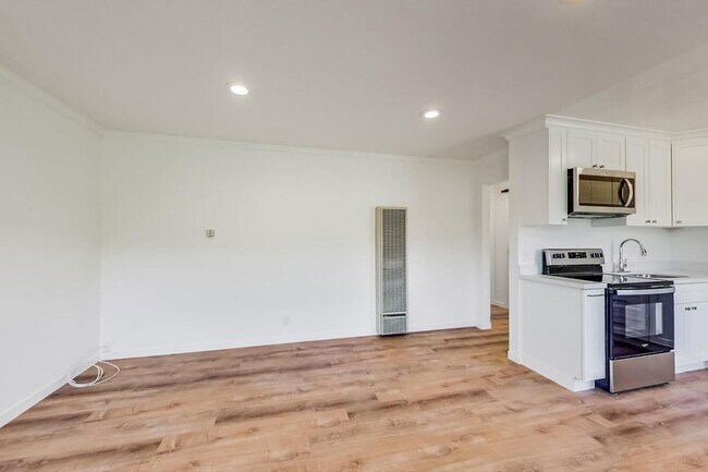 Building Photo - 329 Lester Ave