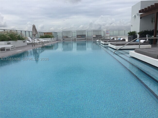 Building Photo - 1010 Brickell Ave