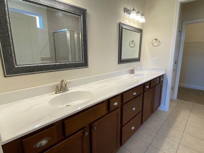 Building Photo - 1060 Crooked Creek Rd