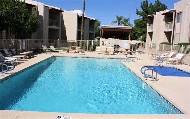 Building Photo - Two Bedroom Condo in Mesa!