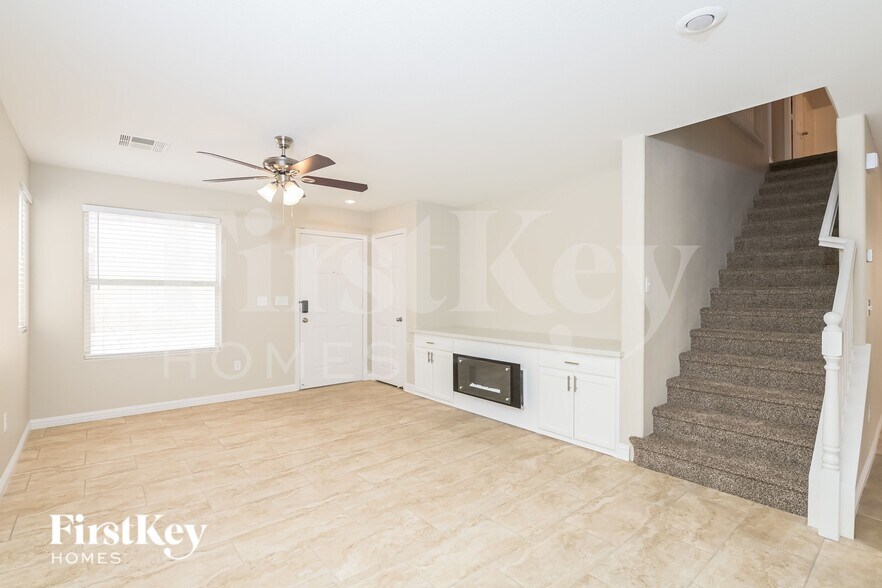 Building Photo - 5717 Old Colony Dr