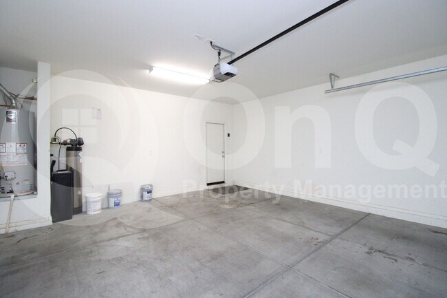 Building Photo - 1819 W Bonanza Dr