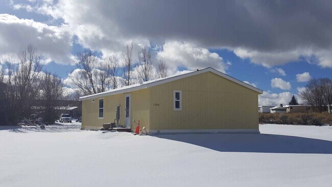 Building Photo - 1290 San Miguel St